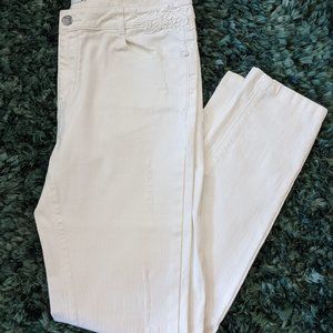 NEW ELEGANT PROSPER JEWELED/EMBROIDERED WHITE MEDIUM DENIM JEANS